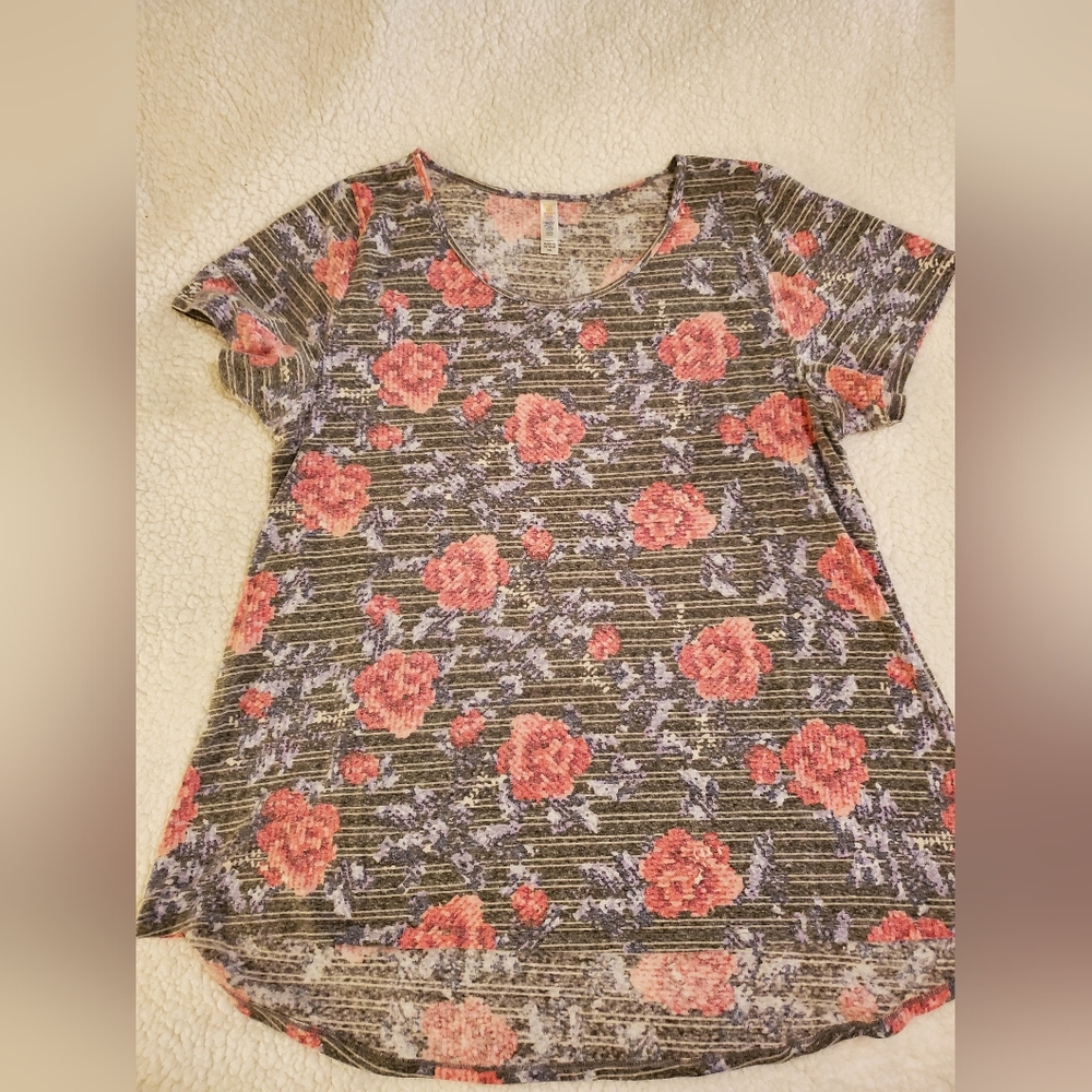 Lularoe 3x Pullover short sleeve top.  Multicolor